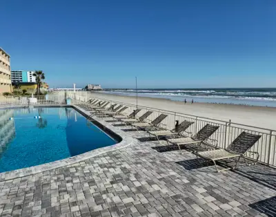 🌴 Beachfront Studio in Daytona Beach – Steps from the Sand