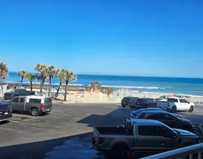 🏖️ Relaxing Beachfront Retreat with Balcony & Pools in Daytona Beach